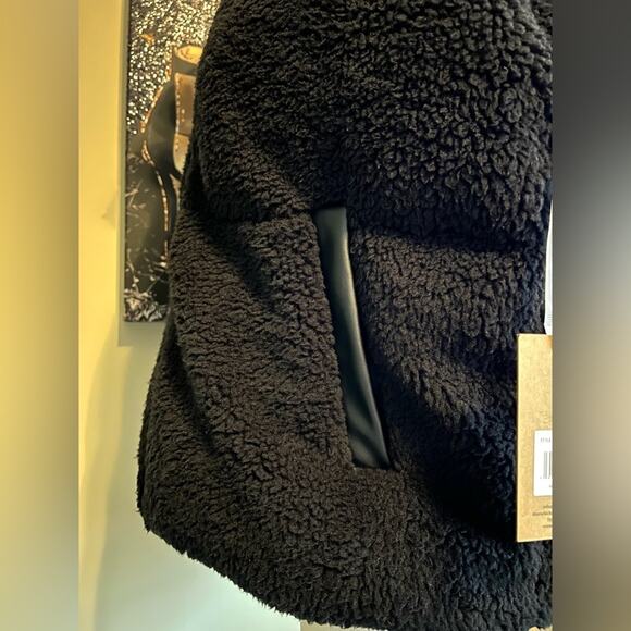 NWT BearPaw Womens Black Sherpa Faux Leather Full Zip Cozy Shearling Vest Sz XL - Picture 4 of 9